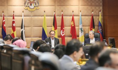 Mesyuarat Khas Pengurusan Pekerja Asing di Bangunan Perdana Putra, Putrajaya hari ini