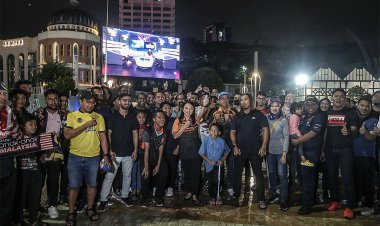 Menteri Belia dan Sukan Hannah Yeoh  Menyaksikan Permainan Hoki Di Skrin Besar Dataran Merdeka