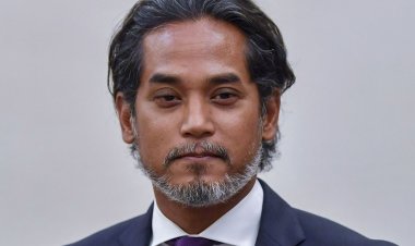 KJ sahkan jadi  penyampai radio Hot FM