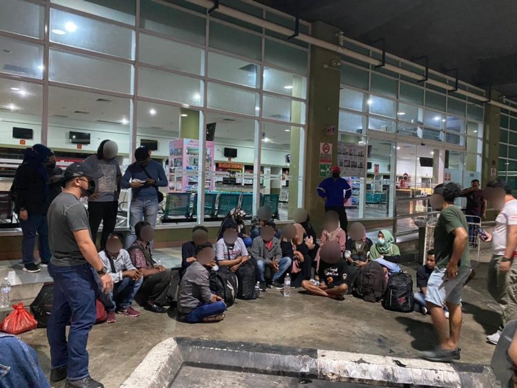Sindiket pemerdagangan manusia: 4 pegawai imigresen ditahan bersama 63 warga Indonesia