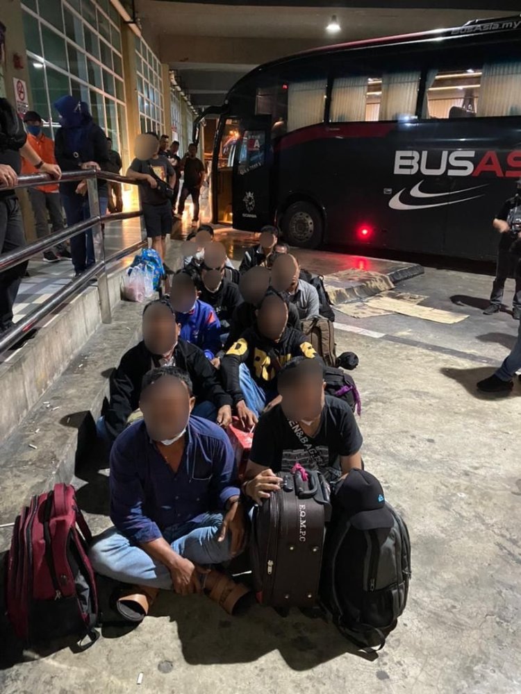 Sindiket pemerdagangan manusia: 4 pegawai imigresen ditahan bersama 63 warga Indonesia