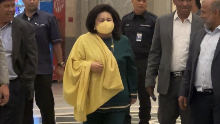 Rosmah tiba di Istana Kehakiman