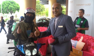 Courtyard by Marriott Hotel agih bubur lambuk percuma secara pandu lalu